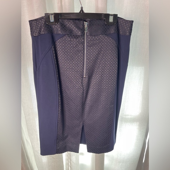 Cache Mid Length Skirt - Picture 2 of 4